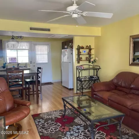 133 S Paseo Pena #B, Green Valley, AZ 85614