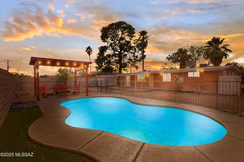 2101 S Farwell Ave, Tucson, AZ 85711