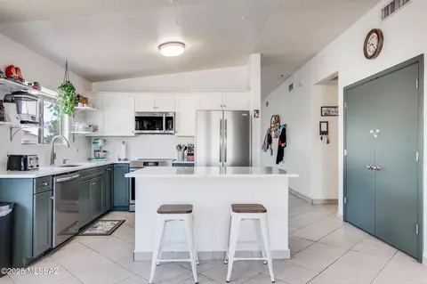 6075 N Applesauce Ct, Tucson, AZ 85741
