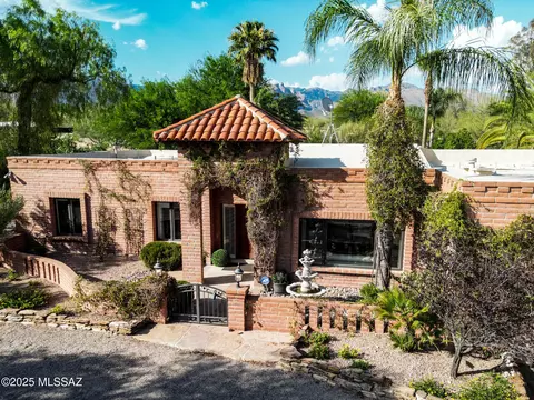 3920 N Hillwood Pl, Tucson, AZ 85750