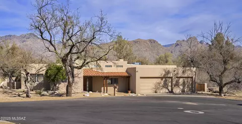 8531 E Amethyst Ln, Tucson, AZ 85750