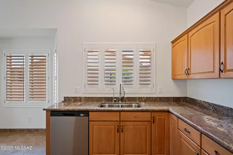 Kitchen - 10030 E Paseo San Bruno, Tucson, AZ 85747 photo 5 of 5
