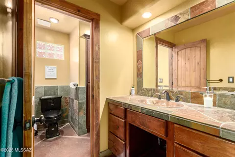 Bath - 2301 W Holladay St, Tucson, AZ 85746 photo 2 of 4