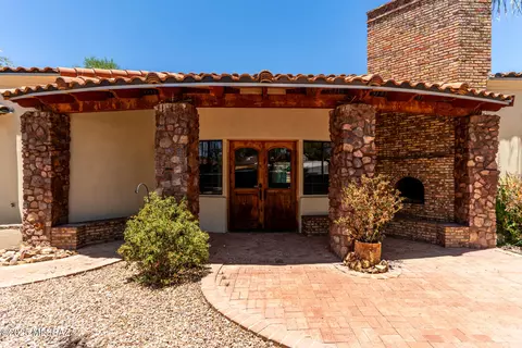 Exterior - 2301 W Holladay St, Tucson, AZ 85746 photo 3 of 8
