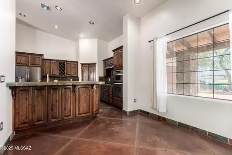 Kitchen - 2301 W Holladay St, Tucson, AZ 85746 photo 3 of 3