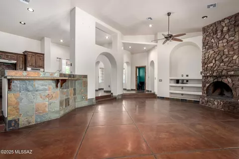 Living - 2301 W Holladay St, Tucson, AZ 85746 photo 2 of 5