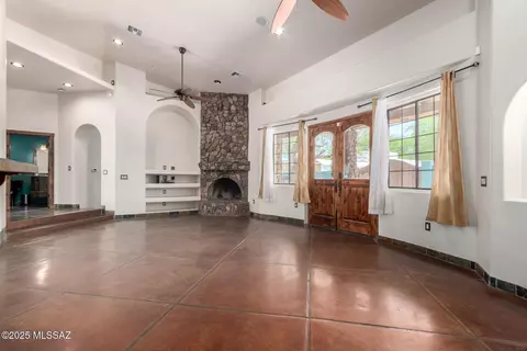 Living - 2301 W Holladay St, Tucson, AZ 85746 photo 3 of 5