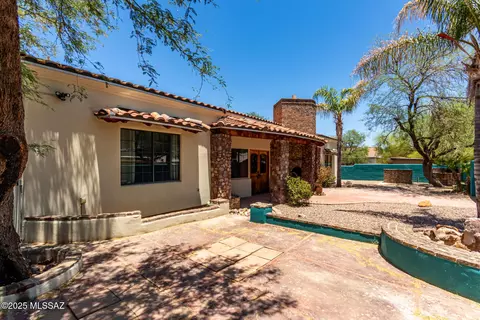 Exterior - 2301 W Holladay St, Tucson, AZ 85746 photo 6 of 8