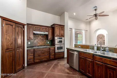 Kitchen - 2301 W Holladay St, Tucson, AZ 85746 photo 1 of 3