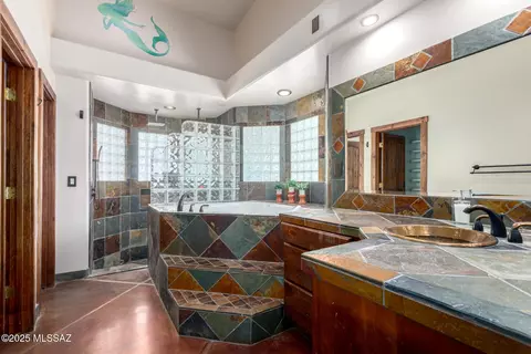 Bath - 2301 W Holladay St, Tucson, AZ 85746 photo 1 of 4