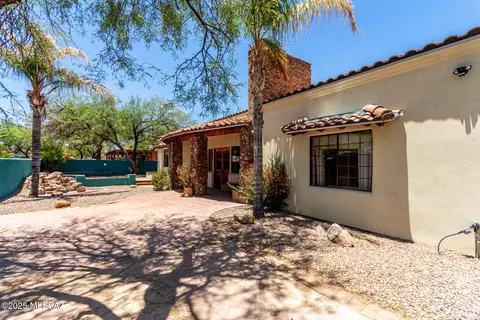 Exterior - 2301 W Holladay St, Tucson, AZ 85746 photo 4 of 8