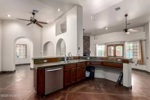 Kitchen - 2301 W Holladay St, Tucson, AZ 85746 photo 2 of 3