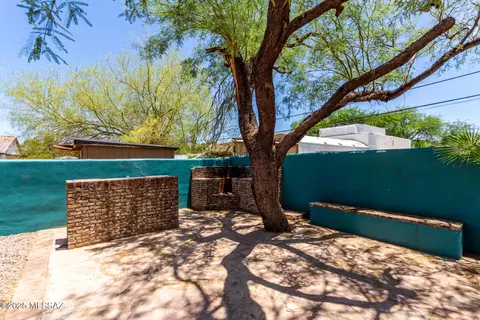 Exterior - 2301 W Holladay St, Tucson, AZ 85746 photo 8 of 8