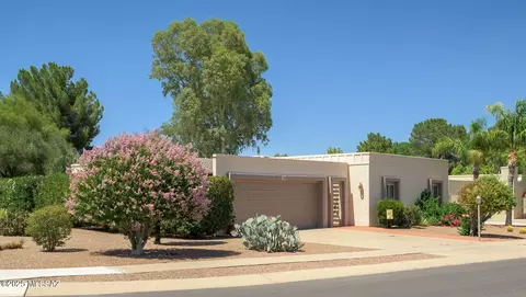 275 E Paseo De Golf, Green Valley, AZ 85614