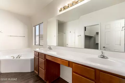 Bath - 13870 E Va Valderrama, Vail, AZ 85641 photo 1 of 3
