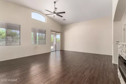 Living - 13870 E Va Valderrama, Vail, AZ 85641 photo 2 of 4