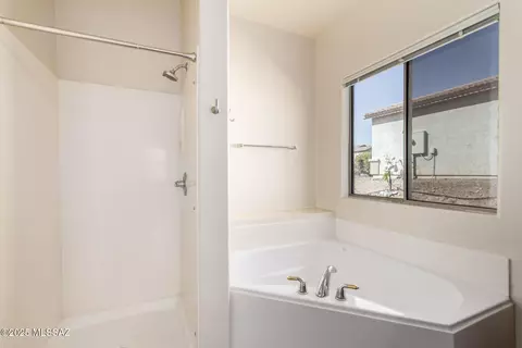 Bath - 13870 E Va Valderrama, Vail, AZ 85641 photo 2 of 3