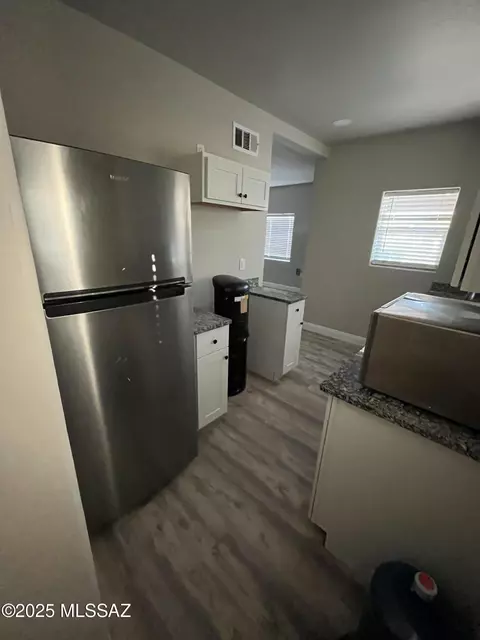 Kitchen - 1385 E Hedrick Dr, Tucson, AZ 85719 photo 2 of 3