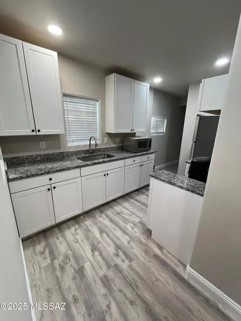 Kitchen - 1385 E Hedrick Dr, Tucson, AZ 85719 photo 1 of 3
