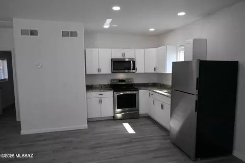 Kitchen - 1385 E Hedrick Dr, Tucson, AZ 85719 photo 3 of 3
