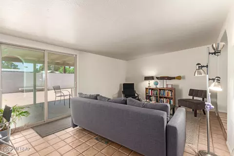 Living - 4678 E 25th St, Tucson, AZ 85711 photo 5 of 6