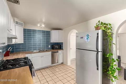 Kitchen - 4678 E 25th St, Tucson, AZ 85711 photo 1 of 4