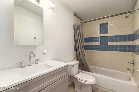 Bath - 4678 E 25th St, Tucson, AZ 85711 photo 2 of 2