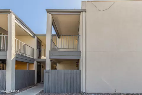 1620 N Wilmot Rd #P282, Tucson, AZ 85712