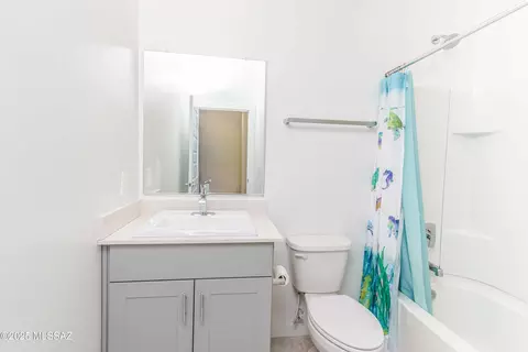 Bath - 12783 E Joffroy Dr, Vail, AZ 85641 photo 2 of 3
