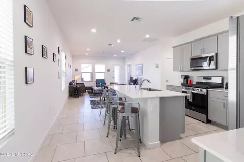 Kitchen - 12783 E Joffroy Dr, Vail, AZ 85641 photo 2 of 8