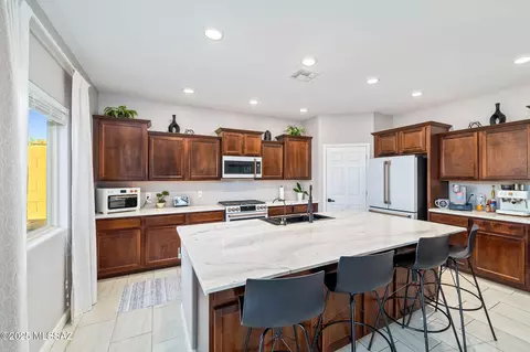 Kitchen - 12111 E Domnitch Dr, Vail, AZ 85641 photo 3 of 4