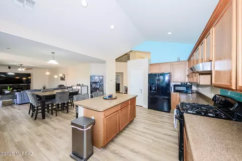 Kitchen - 738 S Willis Ray Ave, Vail, AZ 85641 photo 4 of 5