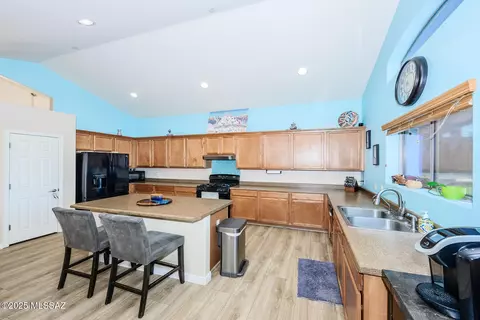 Kitchen - 738 S Willis Ray Ave, Vail, AZ 85641 photo 3 of 5