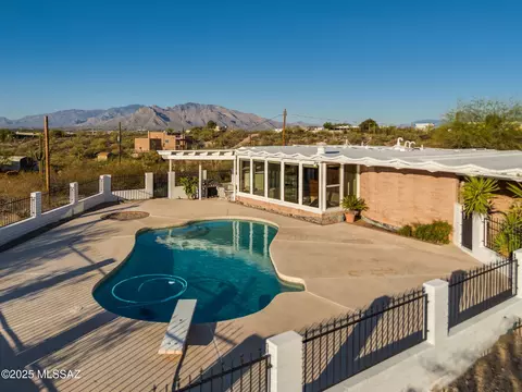 5915 N Jimson Ln, Tucson, AZ 85743