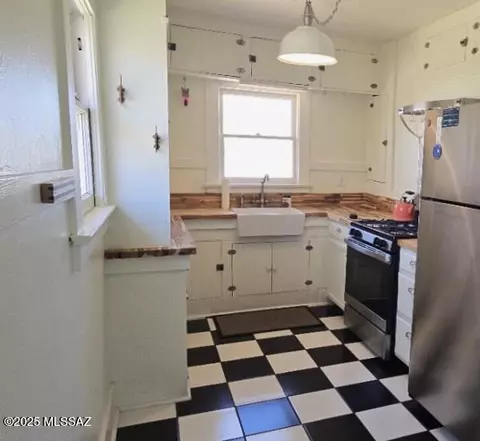 Kitchen - 500 Bisbee Rd, Bisbee, AZ 85603 photo 1 of 4