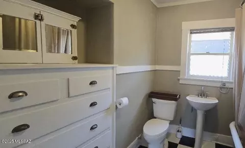 Bath - 500 Bisbee Rd, Bisbee, AZ 85603 photo 1 of 3