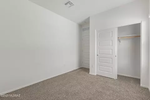 Bedroom - 9840 E Gray Hawk Dr, Tucson, AZ 85730 photo 4 of 9