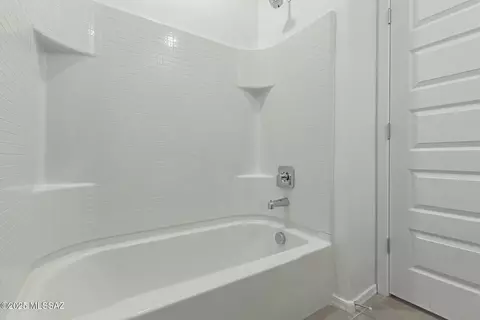 Bath - 9840 E Gray Hawk Dr, Tucson, AZ 85730 photo 2 of 2