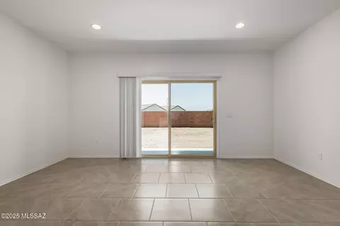 Living - 9840 E Gray Hawk Dr, Tucson, AZ 85730 photo 3 of 3
