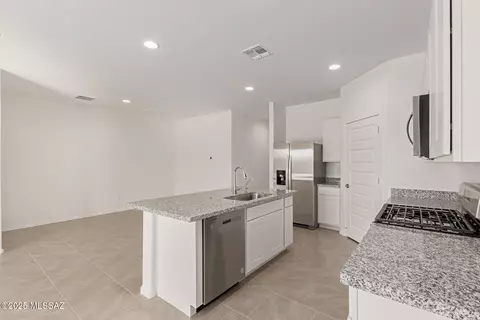 Kitchen - 9840 E Gray Hawk Dr, Tucson, AZ 85730 photo 5 of 5
