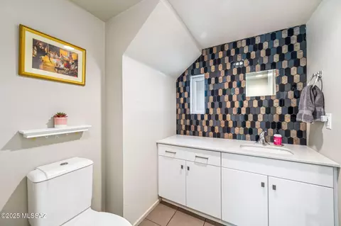 Bath - 898 E Millenium Ct, Tucson, AZ 85719 photo 3 of 3