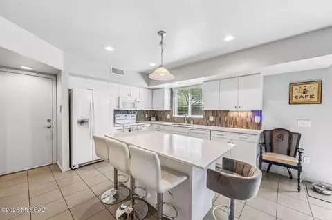 Kitchen - 898 E Millenium Ct, Tucson, AZ 85719 photo 2 of 5