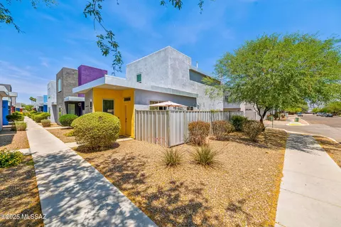 898 E Millenium Ct, Tucson, AZ 85719