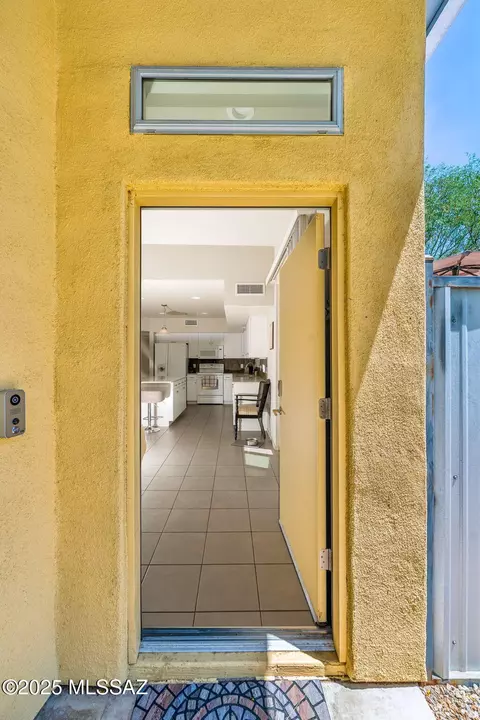 Entry Way - 898 E Millenium Ct, Tucson, AZ 85719 photo 1 of 2