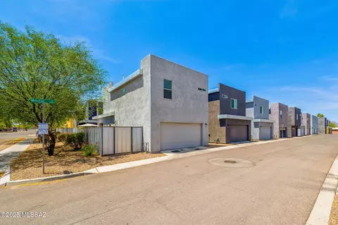 Exterior - 898 E Millenium Ct, Tucson, AZ 85719 photo 3 of 4