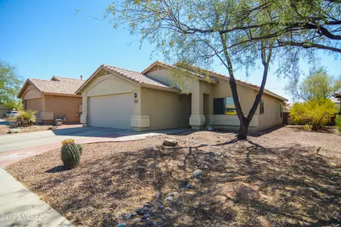 9495 N Winter Wren Ave, Tucson, AZ 85742