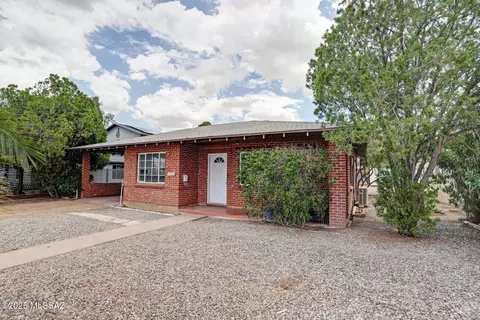 934 N Columbus Blvd, Tucson, AZ 85711