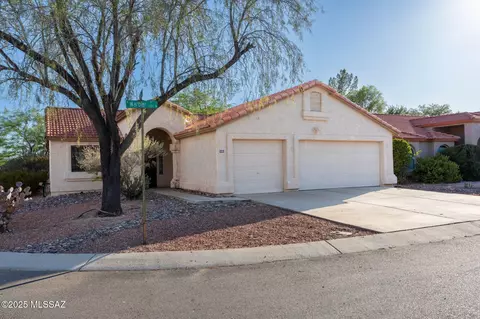 9401 N Warbler Pl, Tucson, AZ 85742