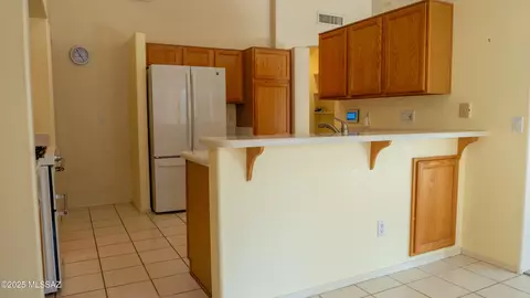 Kitchen - 10169 E Gray Hawk Dr, Tucson, AZ 85730 photo 3 of 4
