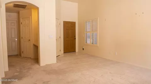 Living - 10169 E Gray Hawk Dr, Tucson, AZ 85730 photo 2 of 5